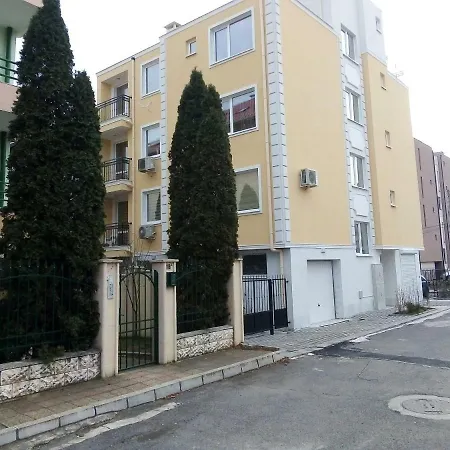 Tvarditza شقة *